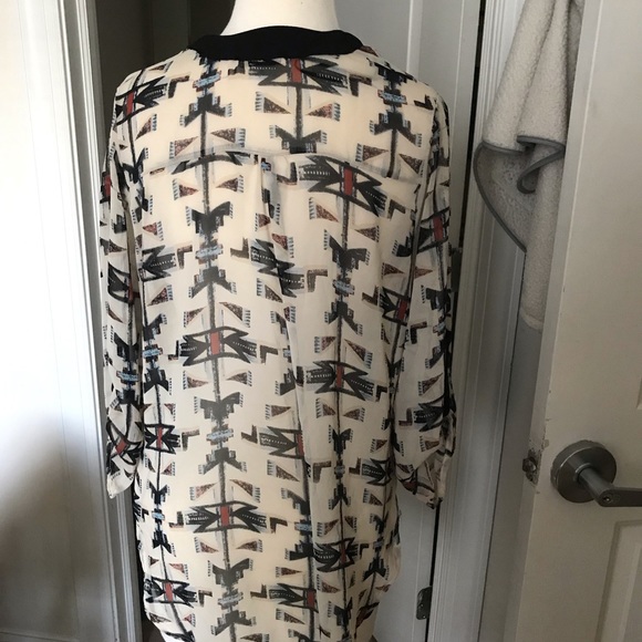 Tribal patterned blouse - Picture 2 of 2